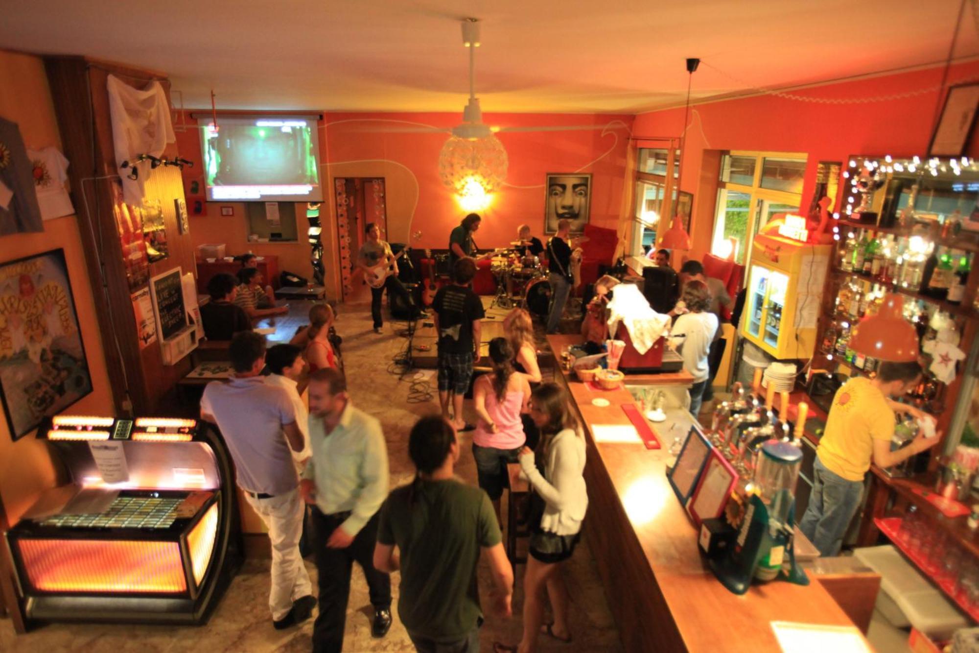 Sunflower Beach Backpacker Hostel & Bar ريميني المظهر الخارجي الصورة
