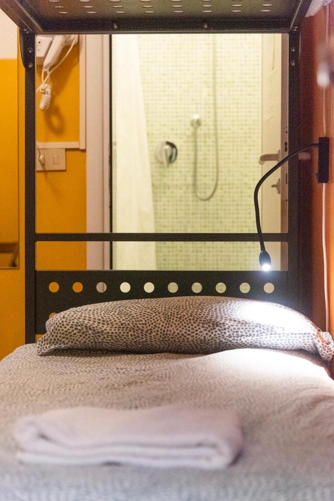 Sunflower Beach Backpacker Hostel & Bar ريميني المظهر الخارجي الصورة