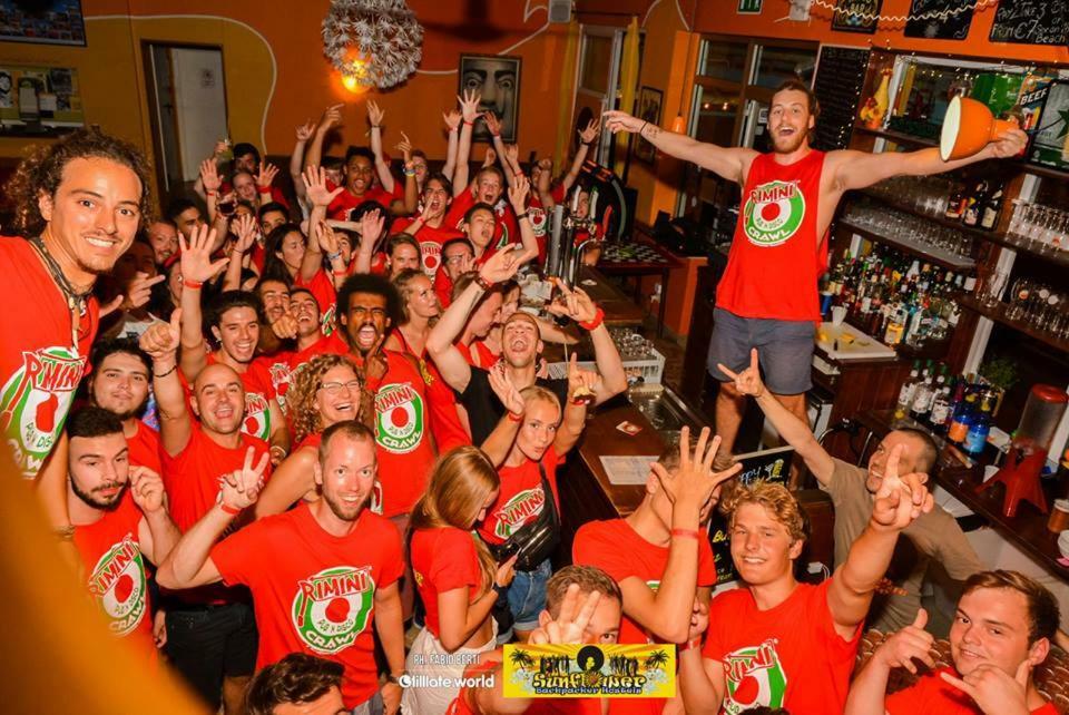 Sunflower Beach Backpacker Hostel & Bar ريميني المظهر الخارجي الصورة